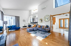 Family house for sale, 337m<sup>2</sup>, 1069m<sup>2</sup> of land