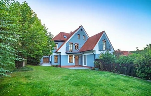 Family house for rent, 250m<sup>2</sup>, 606m<sup>2</sup> of land