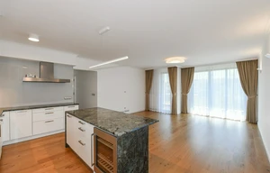 Apartment for rent, 5 bedrooms +, 183m<sup>2</sup>