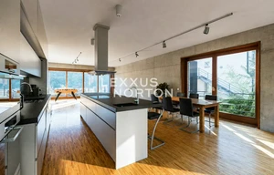 Apartment for rent, 5 bedrooms +, 300m<sup>2</sup>
