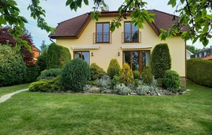 Family house for rent, 300m<sup>2</sup>, 840m<sup>2</sup> of land