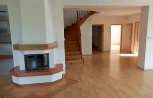 Family house for rent, 300m<sup>2</sup>, 840m<sup>2</sup> of land