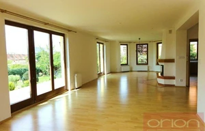 Family house for rent, 300m<sup>2</sup>, 840m<sup>2</sup> of land
