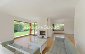Family house for rent, 360m<sup>2</sup>, 773m<sup>2</sup> of land