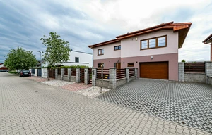 Family house for rent, 250m<sup>2</sup>, 550m<sup>2</sup> of land