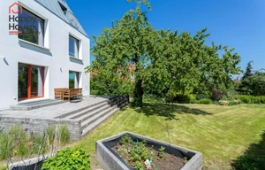 Family house for rent, 325m<sup>2</sup>, 627m<sup>2</sup> of land