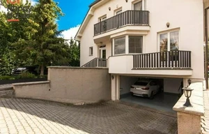 Family house for rent, 319m<sup>2</sup>, 635m<sup>2</sup> of land