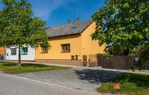 Family house for sale, 300m<sup>2</sup>, 628m<sup>2</sup> of land