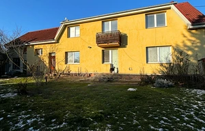 Multigenerational home for sale, 300m<sup>2</sup>, 1151m<sup>2</sup> of land