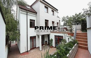 Family house for rent, 350m<sup>2</sup>, 223m<sup>2</sup> of land