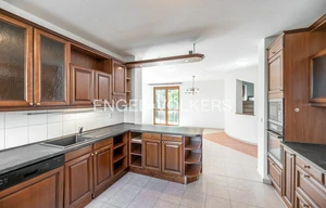 Villa for rent, 384m<sup>2</sup>, 903m<sup>2</sup> of land