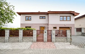 Family house for rent, 255m<sup>2</sup>, 517m<sup>2</sup> of land