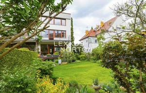 Family house for sale, 278m<sup>2</sup>, 323m<sup>2</sup> of land
