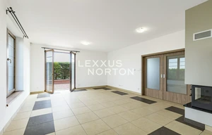 Family house for rent, 255m<sup>2</sup>, 517m<sup>2</sup> of land