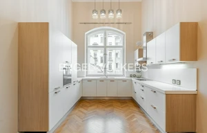 Apartment for rent, 5 bedrooms +, 210m<sup>2</sup>