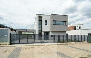 Family house for rent, 147m<sup>2</sup>, 551m<sup>2</sup> of land