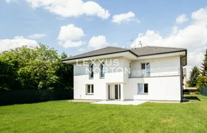 Villa for rent, 260m<sup>2</sup>, 765m<sup>2</sup> of land