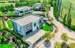 Family house for sale, 416m<sup>2</sup>, 1285m<sup>2</sup> of land