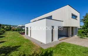 Family house for rent, 290m<sup>2</sup>, 1125m<sup>2</sup> of land