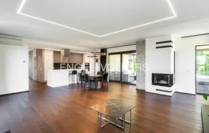 Family house for rent, 290m<sup>2</sup>, 1125m<sup>2</sup> of land