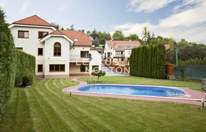 Family house for rent, 410m<sup>2</sup>, 1036m<sup>2</sup> of land