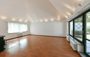 Family house for rent, 417m<sup>2</sup>, 1100m<sup>2</sup> of land
