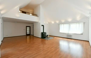 Family house for rent, 417m<sup>2</sup>, 1100m<sup>2</sup> of land