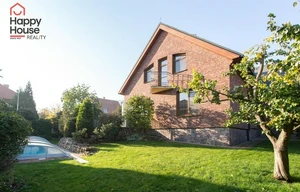 Family house for rent, 390m<sup>2</sup>, 903m<sup>2</sup> of land