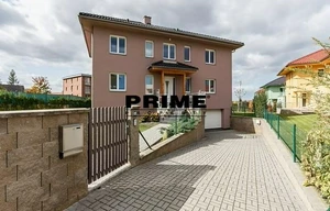 Family house for rent, 350m<sup>2</sup>, 995m<sup>2</sup> of land