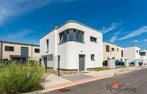 Family house for rent, 102m<sup>2</sup>, 179m<sup>2</sup> of land