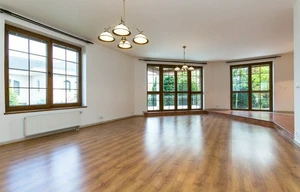 Villa for rent, 384m<sup>2</sup>, 670m<sup>2</sup> of land