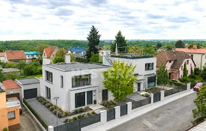 Family house for sale, 245m<sup>2</sup>, 736m<sup>2</sup> of land