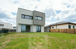 Family house for rent, 147m<sup>2</sup>, 551m<sup>2</sup> of land