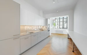 Apartment for rent, 5+kk - 4 bedrooms, 202m<sup>2</sup>