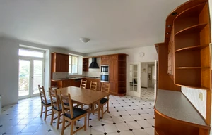 Apartment for rent, 4+1 - 3 bedrooms, 205m<sup>2</sup>