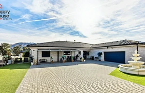 Family house for sale, 378m<sup>2</sup>, 1166m<sup>2</sup> of land