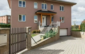 Family house for rent, 334m<sup>2</sup>, 950m<sup>2</sup> of land