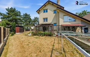 Family house for sale, 340m<sup>2</sup>, 637m<sup>2</sup> of land