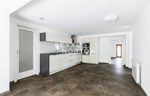 Family house for rent, 354m<sup>2</sup>, 850m<sup>2</sup> of land