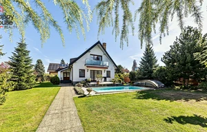 Family house for rent, 283m<sup>2</sup>, 720m<sup>2</sup> of land