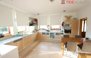 Villa for rent, 420m<sup>2</sup>, 993m<sup>2</sup> of land