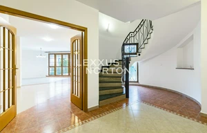 Villa for rent, 384m<sup>2</sup>, 903m<sup>2</sup> of land