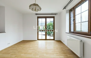 Villa for rent, 384m<sup>2</sup>, 903m<sup>2</sup> of land