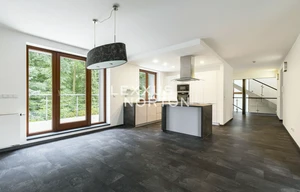 Family house for rent, 354m<sup>2</sup>, 850m<sup>2</sup> of land