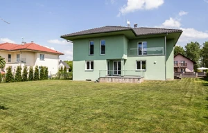 Family house for rent, 350m<sup>2</sup>, 1000m<sup>2</sup> of land