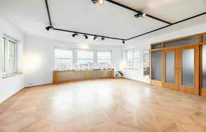 Villa for rent, 801m<sup>2</sup>, 1299m<sup>2</sup> of land