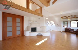 Family house for rent, 310m<sup>2</sup>, 910m<sup>2</sup> of land