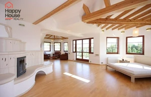 Family house for rent, 310m<sup>2</sup>, 910m<sup>2</sup> of land