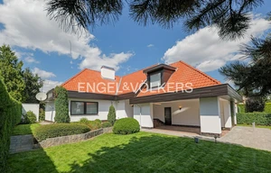 Family house for rent, 417m<sup>2</sup>, 1000m<sup>2</sup> of land