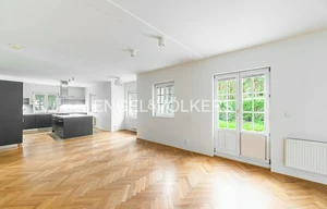 Family house for rent, 302m<sup>2</sup>, 737m<sup>2</sup> of land